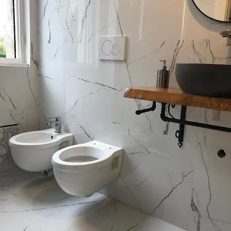 Trevi Industrial D Apartment